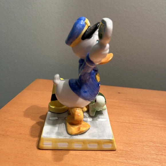 Donald Duck figurine stop sign 1990 great condition - Picture 2 of 5
